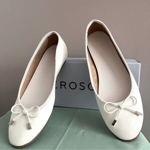 AEROSOLES White Ballet Flats with Bow Detail